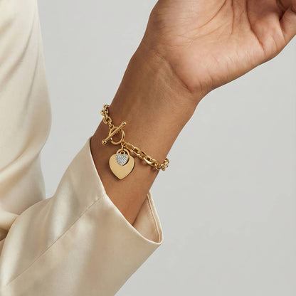 18K guld heart link bracelet i rustfrit stål på håndled