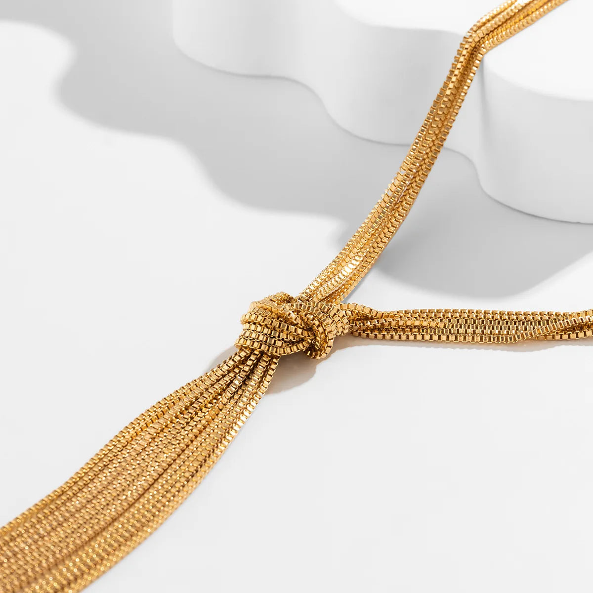 Vintage Guldfarvet Halskæde - Lang Kvast Vedhæng med Kæde