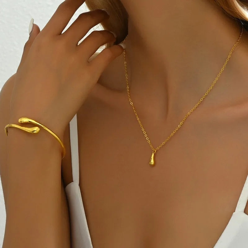 4 Dele Smykkesæt - Ring, Halskæde, Armbånd & Øreringe i Vanddråbe Design