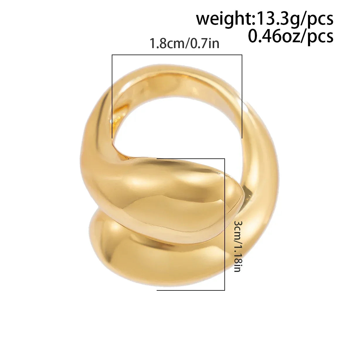 Guld farvet chunky ring i moderne design, måler 3 cm høj og vejer 13,3 gram, smykkeaccessory