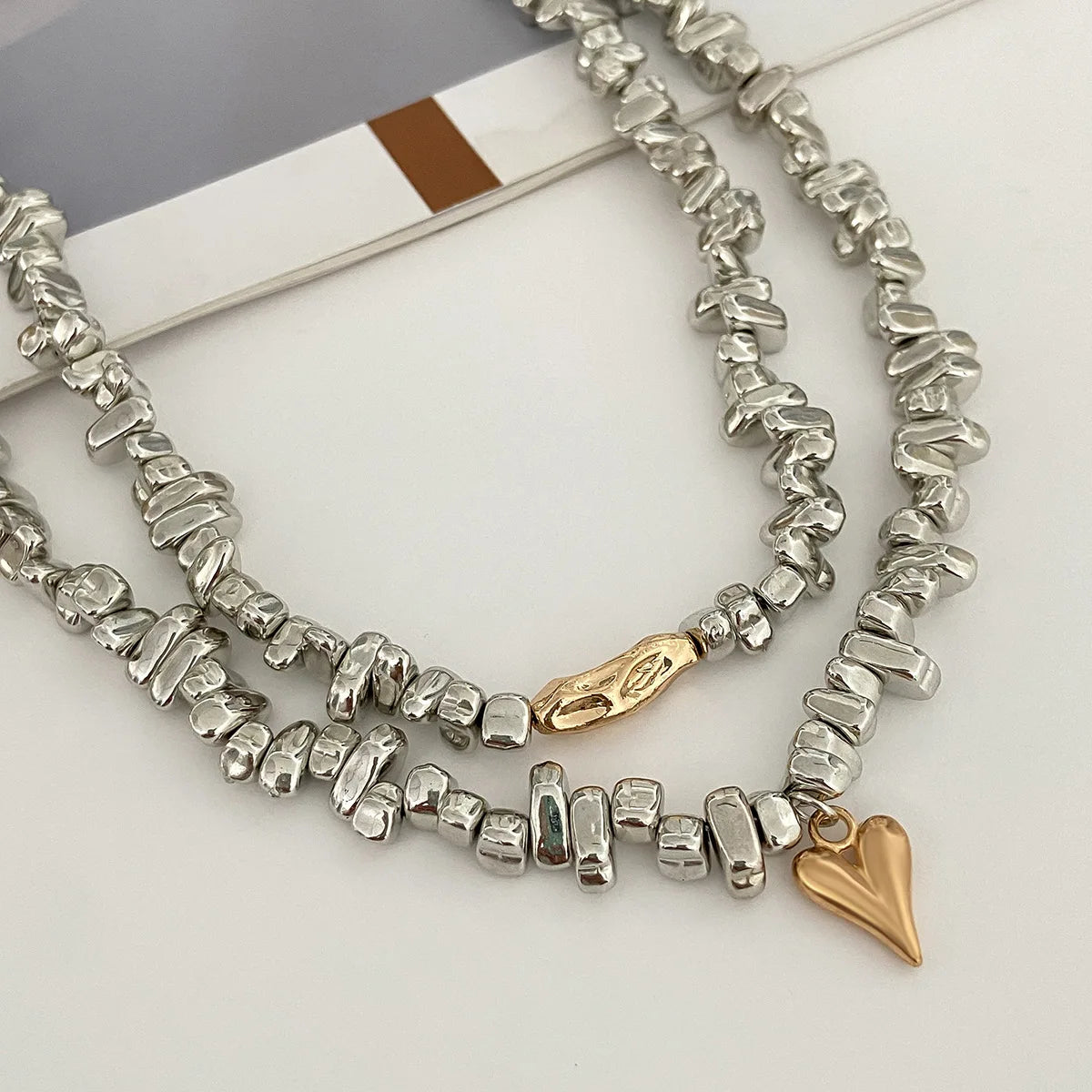 Retro Hjerte Halskæde - Flerlagsperler i Uregelmæssig Stil