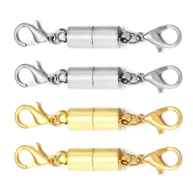 Magnetiske smykkelåse i sølv og guld, perfekte til armbånd og halskæder.