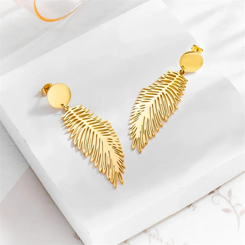 Guld farvede øreringe med elegant blad design, moderne smykke til kvinder, accessorie