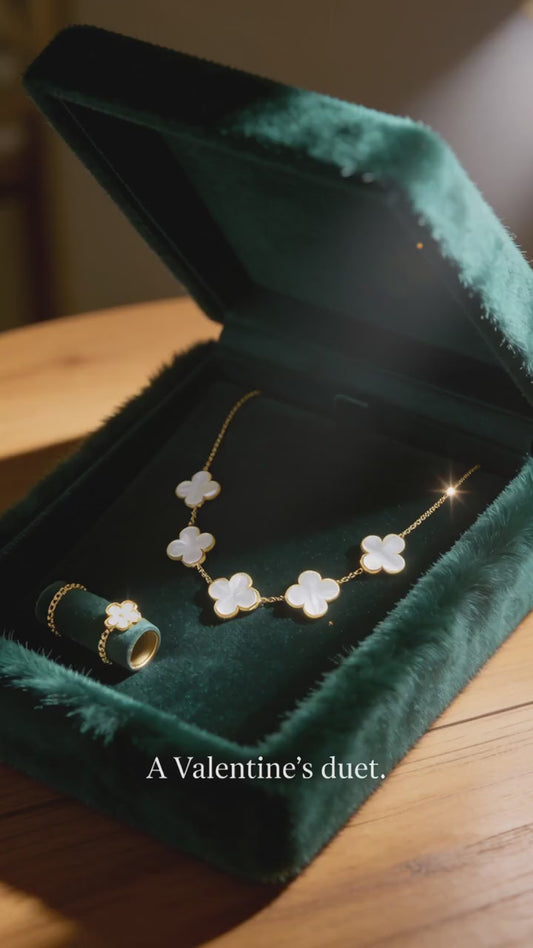 Blossom smykkesæt til hverdagsbrug med halskæde og armbånd i blomsterdesign